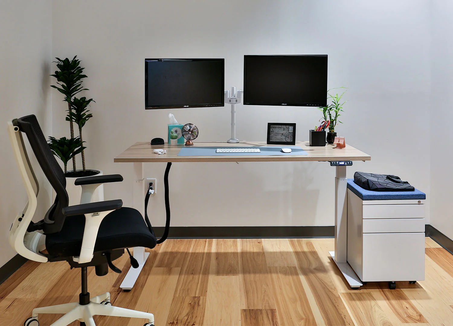 Think Desk (sit to stand) - Image 4