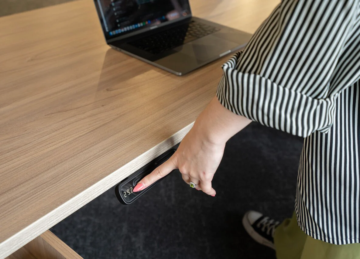 EDGE Height-Adjustable Desk Straight - Image 4